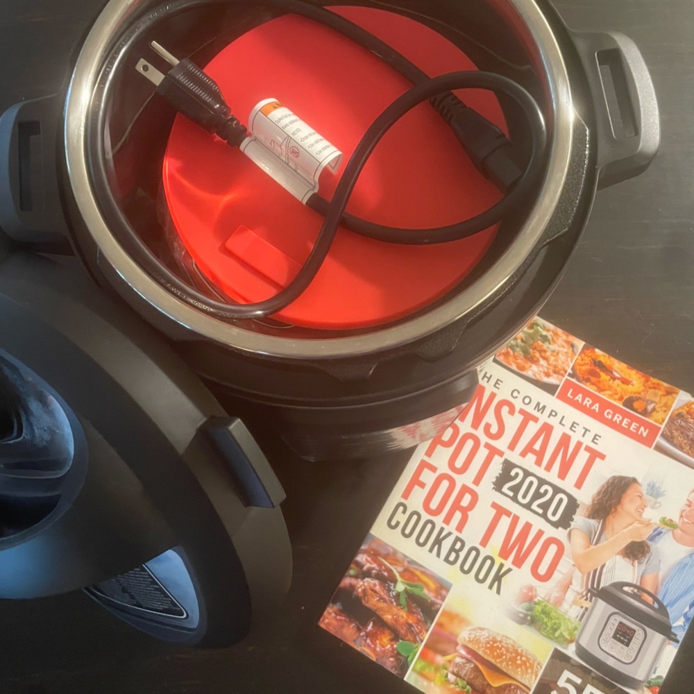 INST POT & COOKBOOK